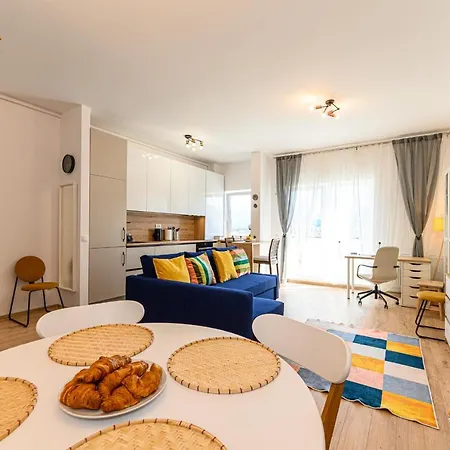 Coresi Mountain View City Apartment
